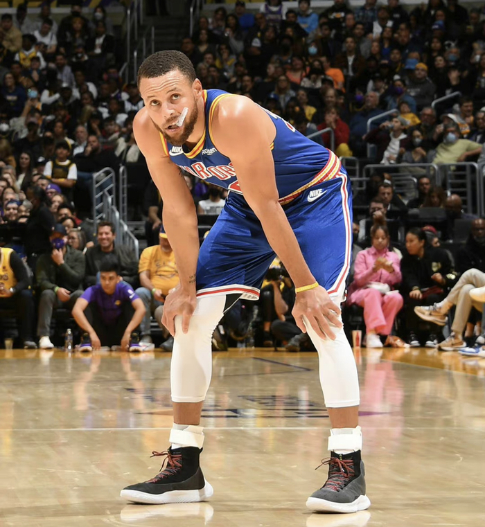 互动活动中-关于从萨克拉门托国王围绕NBA总决赛调整名单到上海海港窗口期更衣室发声，关键时刻曼联调整名单以备法国杯的信息